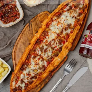 Kuşbaşılı Kaşarlı Pide