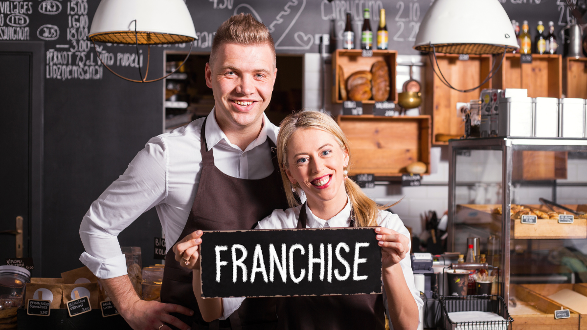 Franchise Alırken Nelere Dikkat Edilmeli? Her Marka Kazandırır mı? Lokasyon, Maliyet, Sözleşme ve Karlılık Rehberi